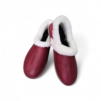 JO SLIPPERS – Red Cozy Edition